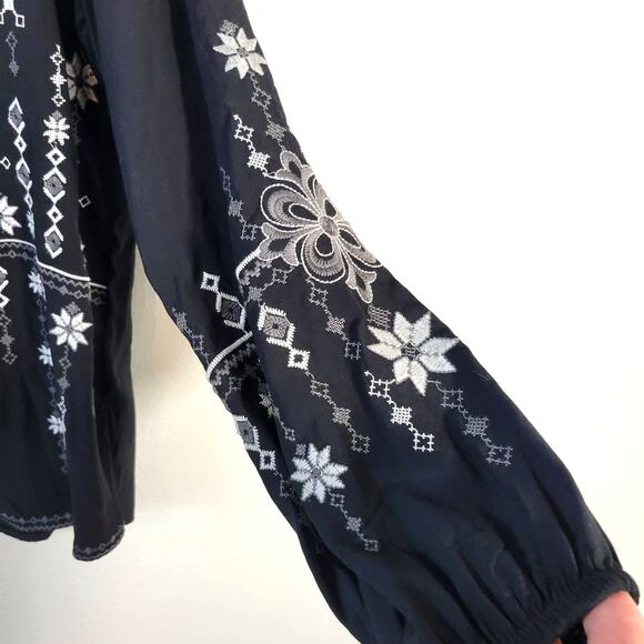 Savanna Jane Blouse Women's M Black White Gray Embroidered Polished Boho - Picture 3 of 8